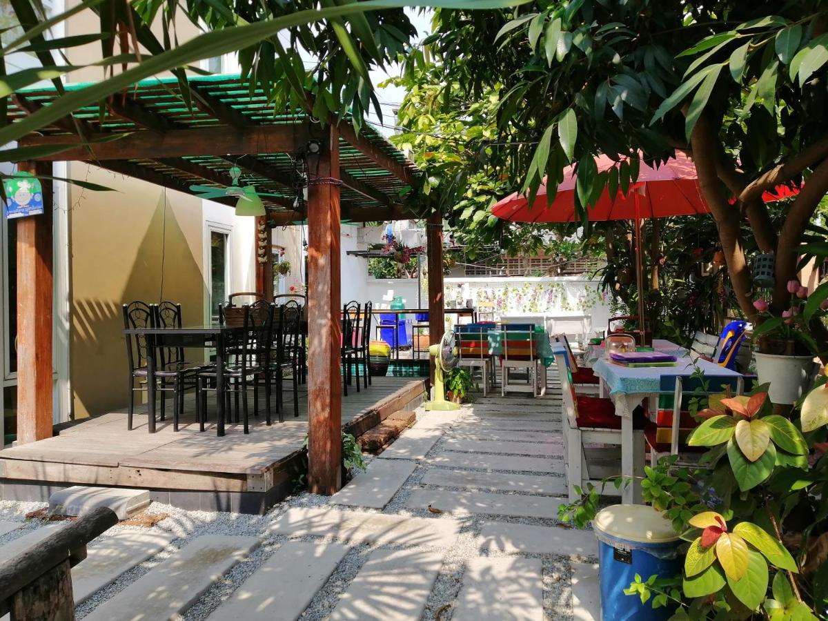 Wood House Pattaya Hotel Exterior photo