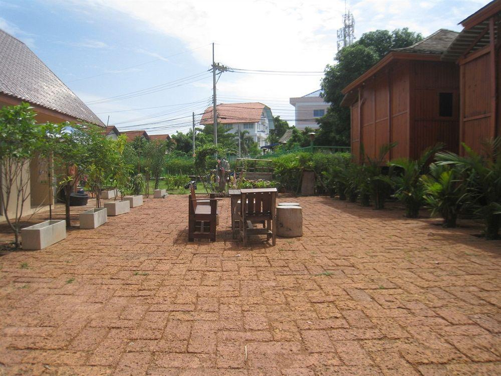 Wood House Pattaya Hotel Exterior photo