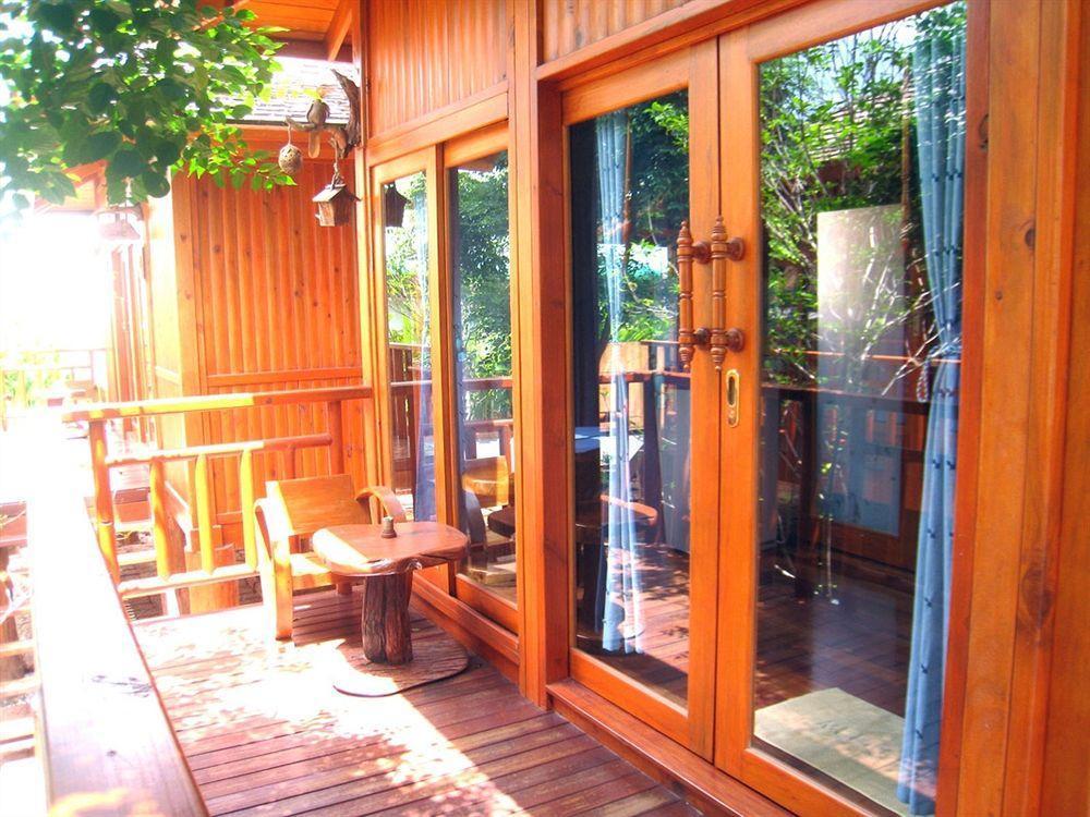 Wood House Pattaya Hotel Exterior photo