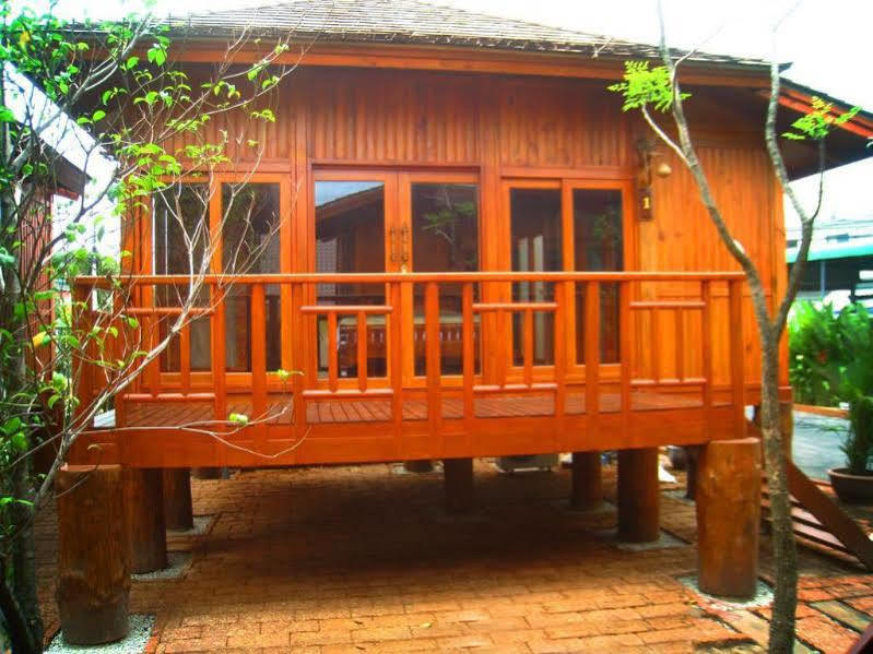 Wood House Pattaya Hotel Exterior photo