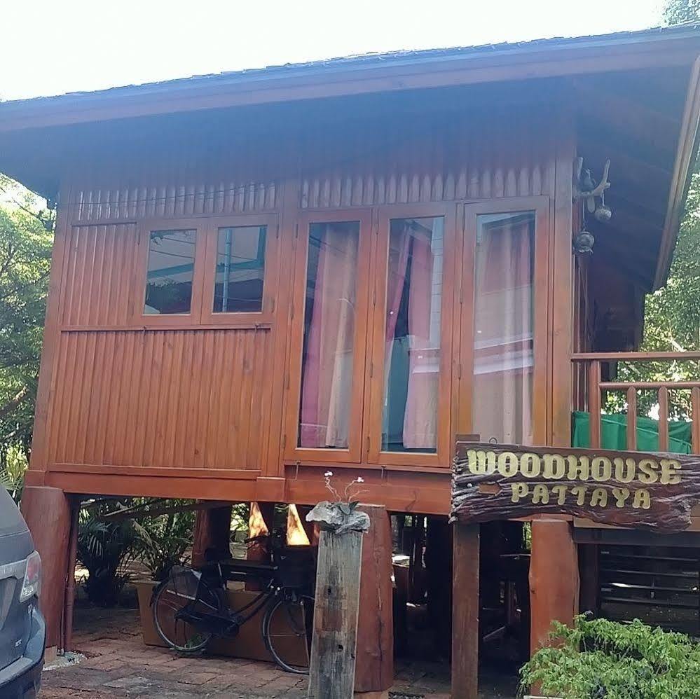 Wood House Pattaya Hotel Exterior photo